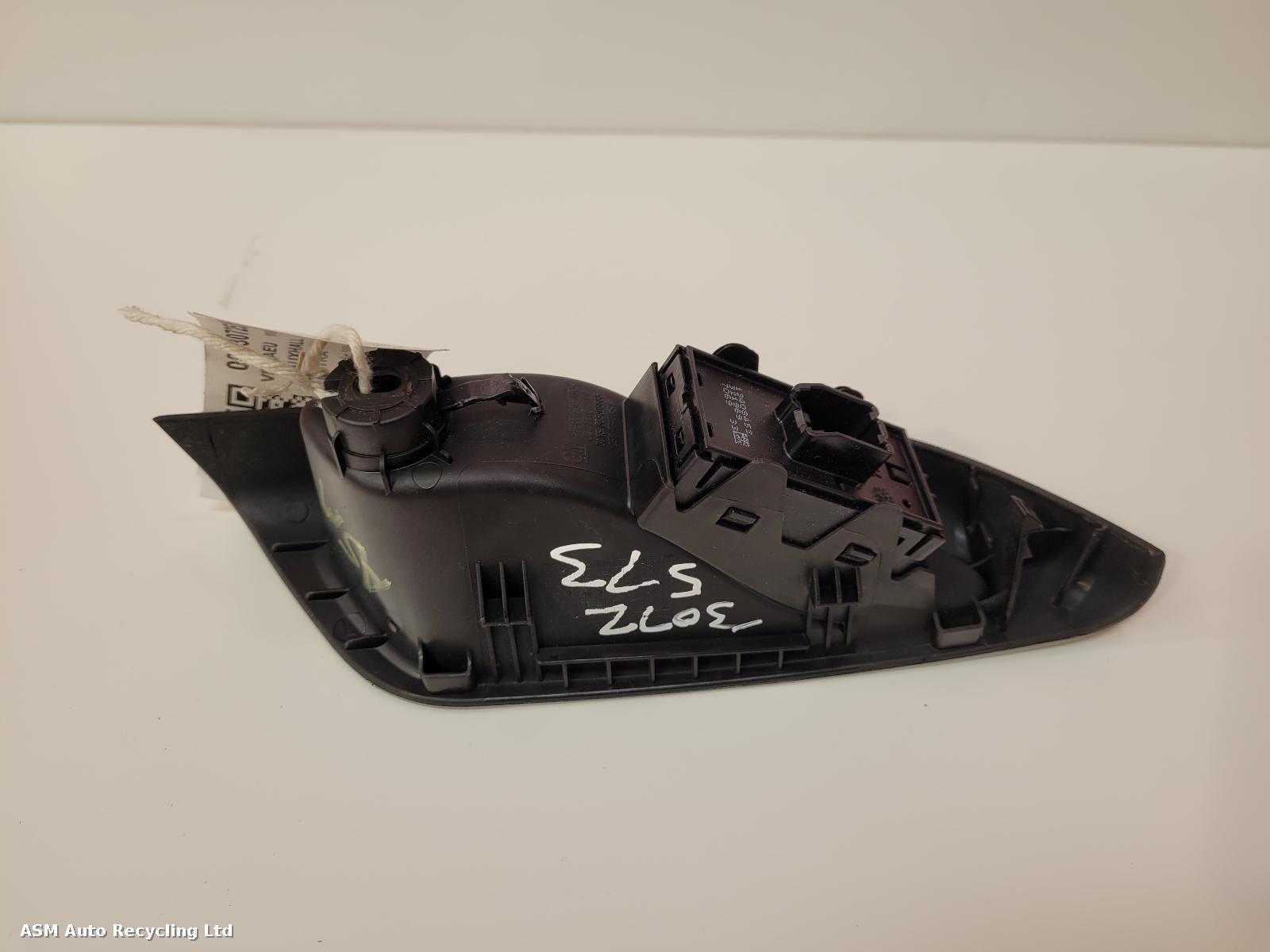 View Auto part Elect. Window Switch Vauxhall Astra 2017