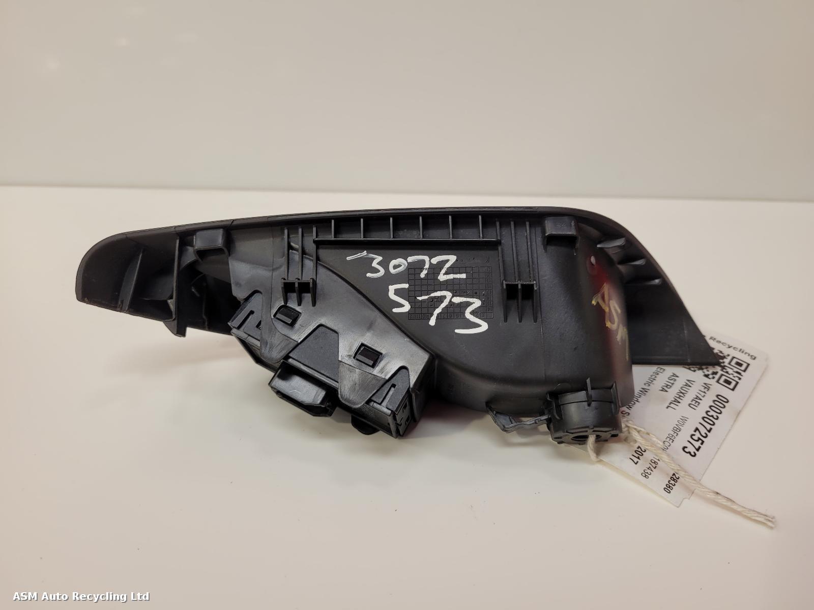View Auto part Elect. Window Switch Vauxhall Astra 2017