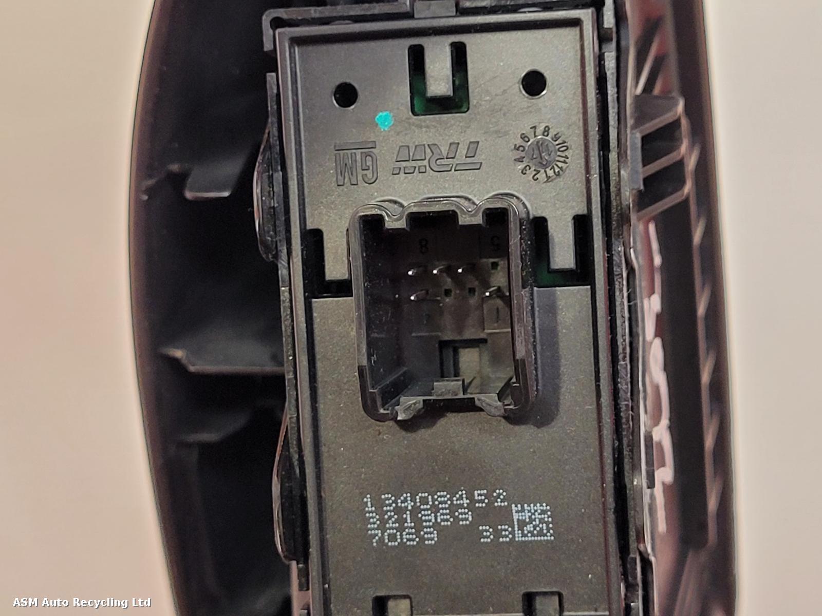 View Auto part Elect. Window Switch Vauxhall Astra 2017