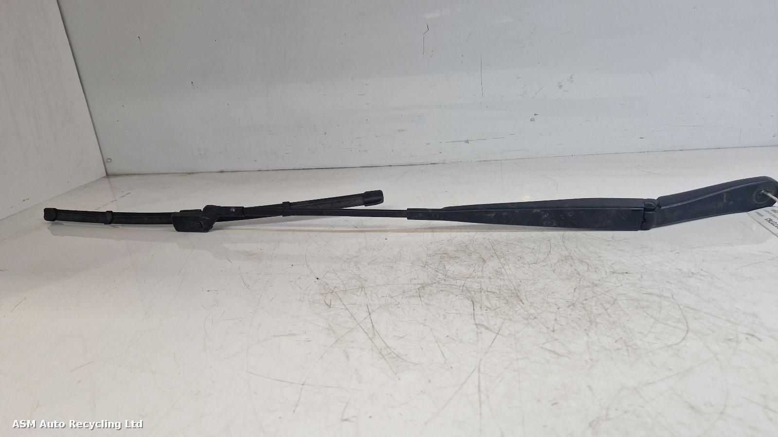 View Auto part Wiper Arm Land Rover Range Rover Velar 2020