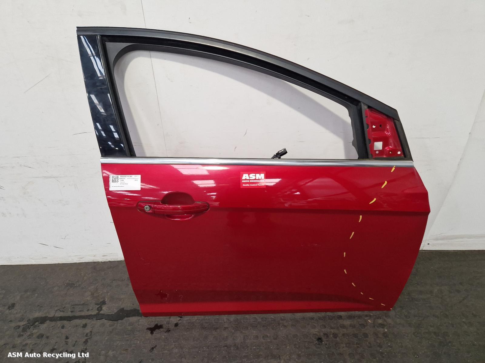 View Auto part R Front Door Ford Focus 2014