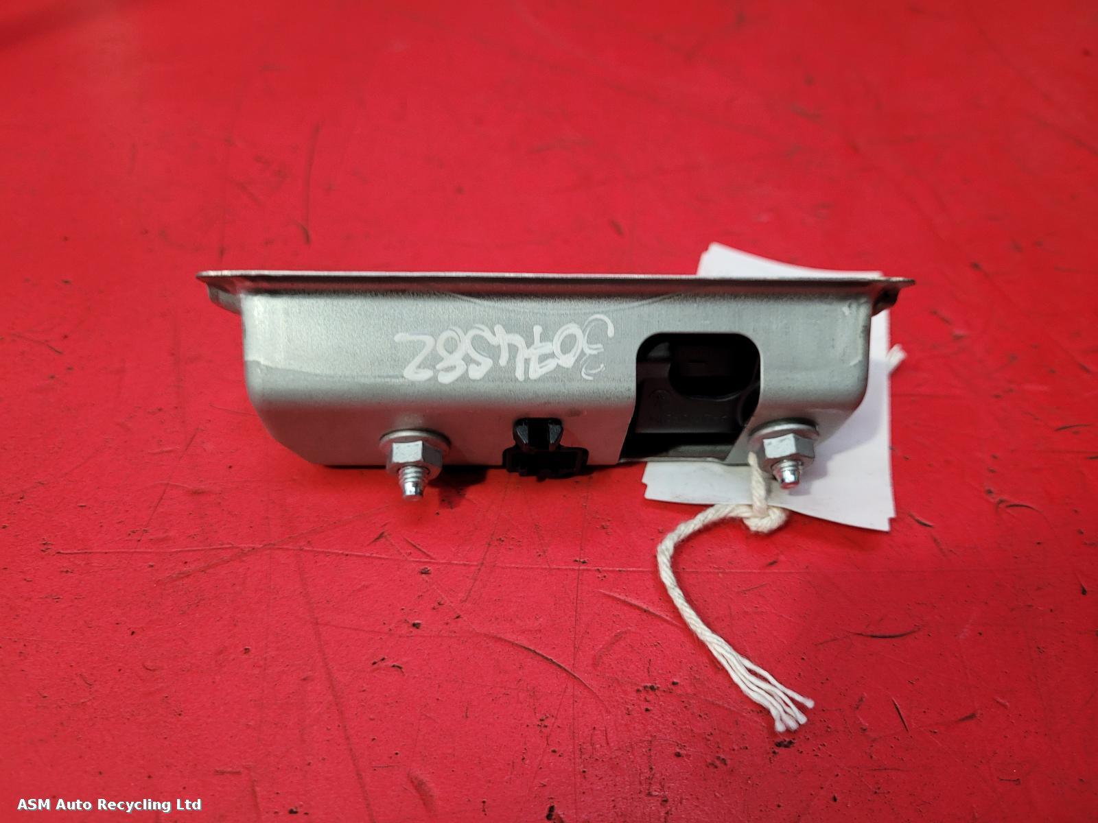 View Auto part Tailgate Handle Volkswagen Passat 2009