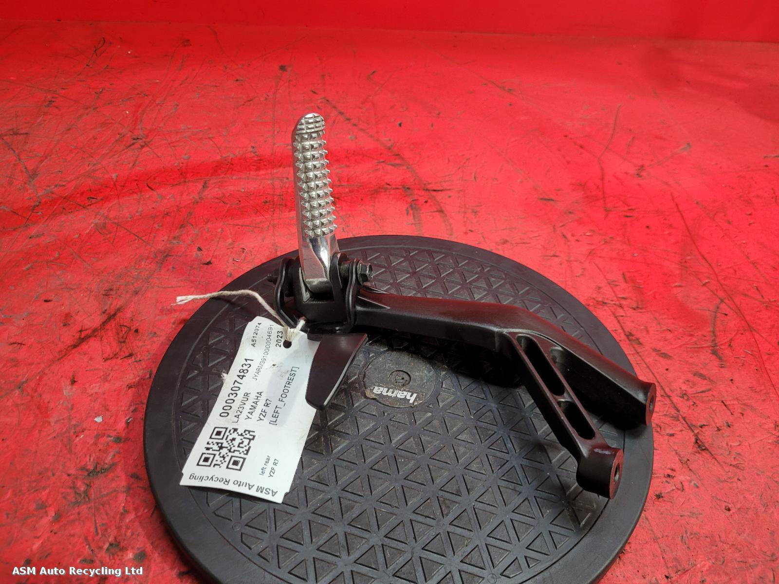 View Auto part Left Footrest Yamaha Yzf R7 2023