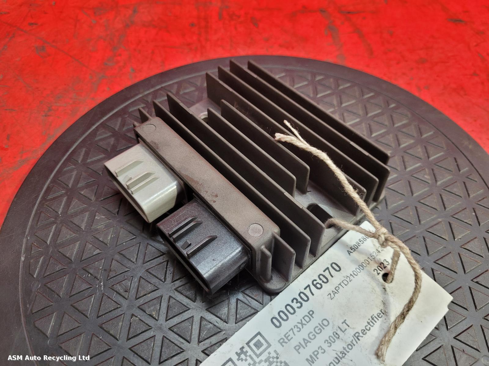 View Auto part Regulator/Rectifier Piaggio Mp3 300 2023
