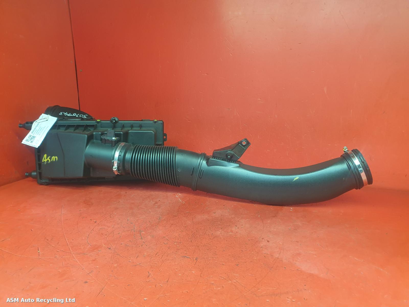 View Auto part Air Cleaner/Box Land Rover Discovery 2021