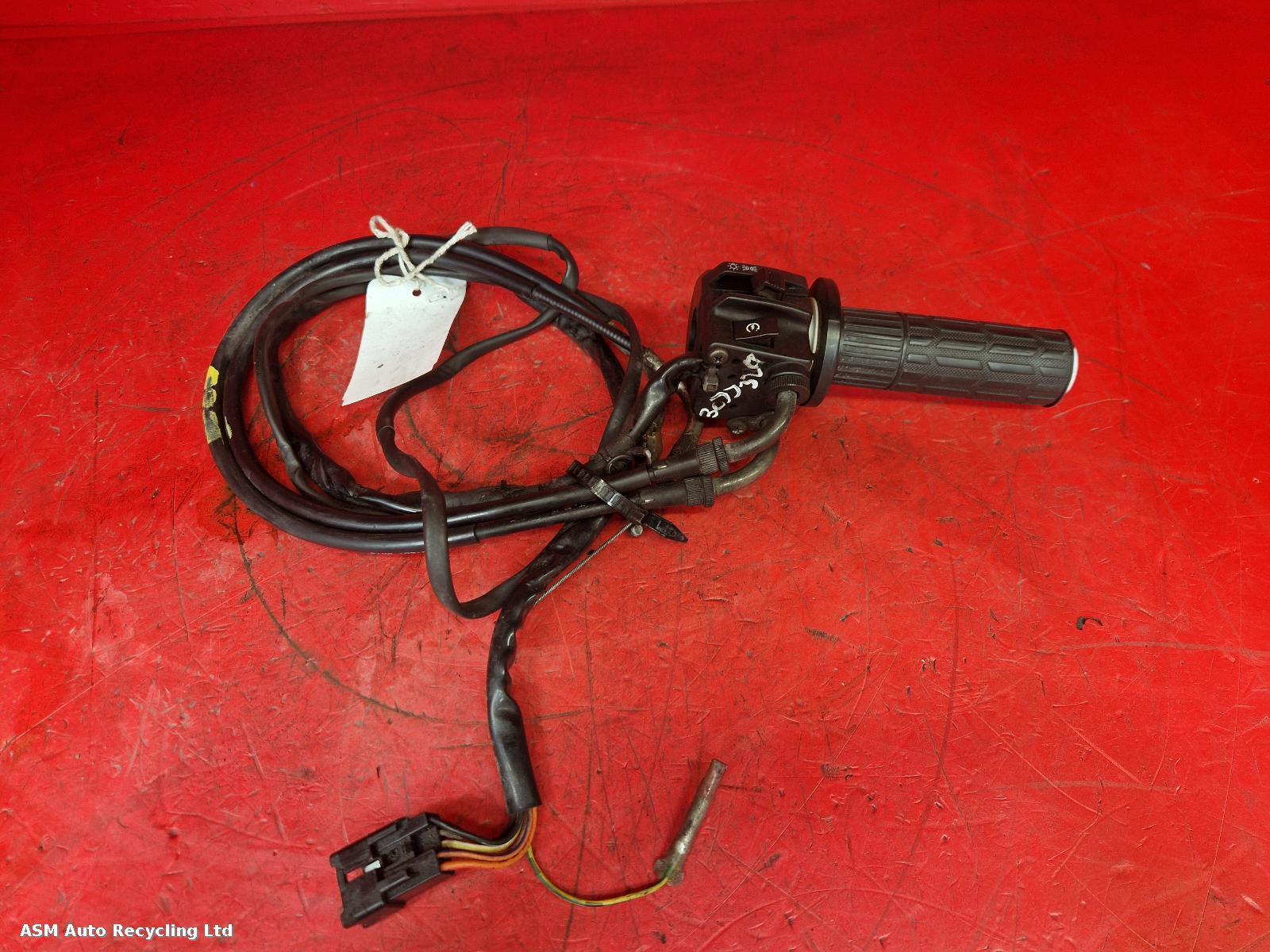 View Auto part RH Switch Gear Suzuki Rf 900 1999
