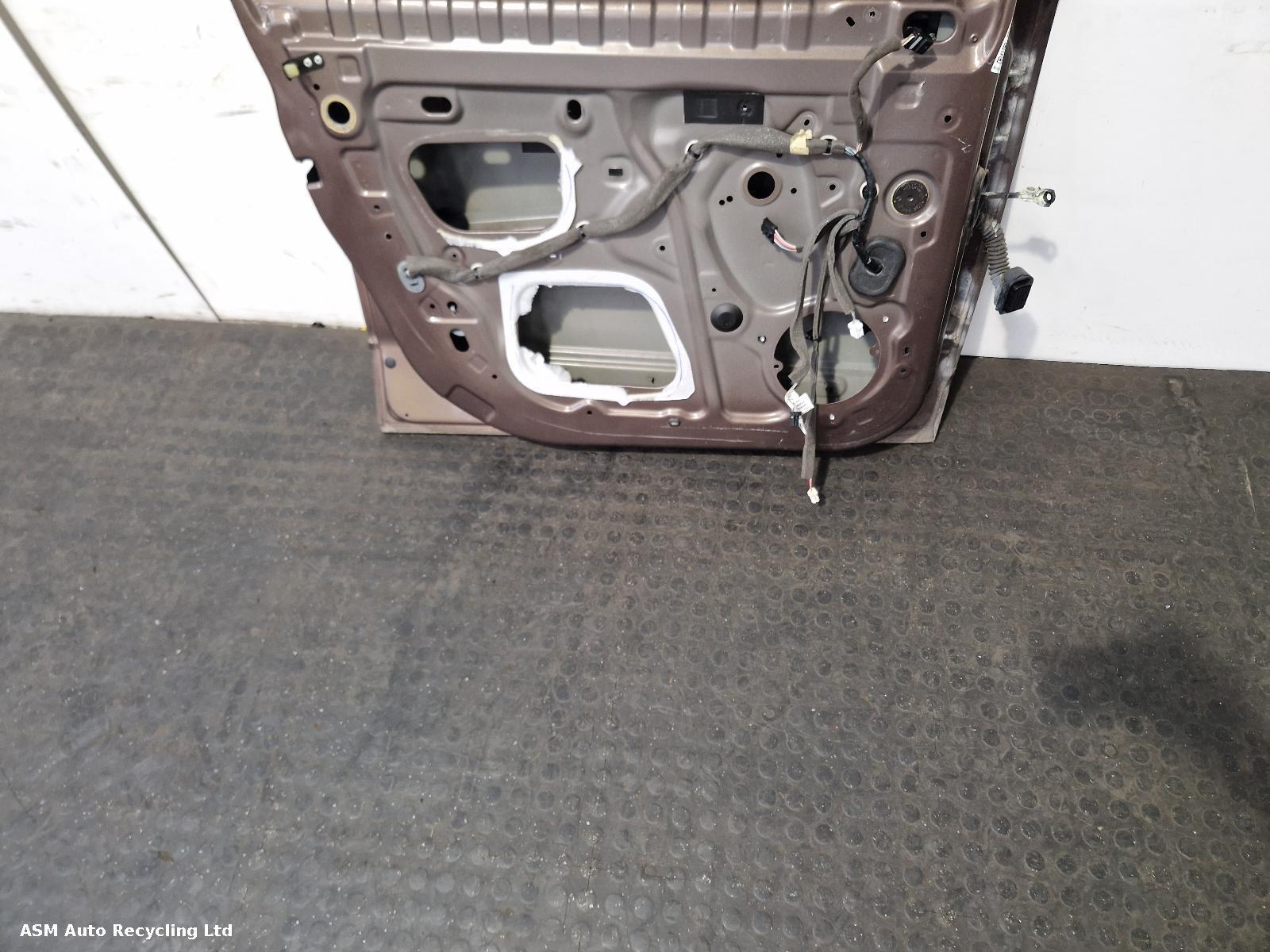 View Auto part L Front Door Renault Scenic 2010