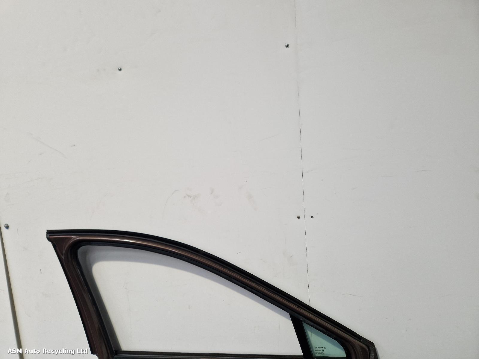 View Auto part L Front Door Renault Scenic 2010