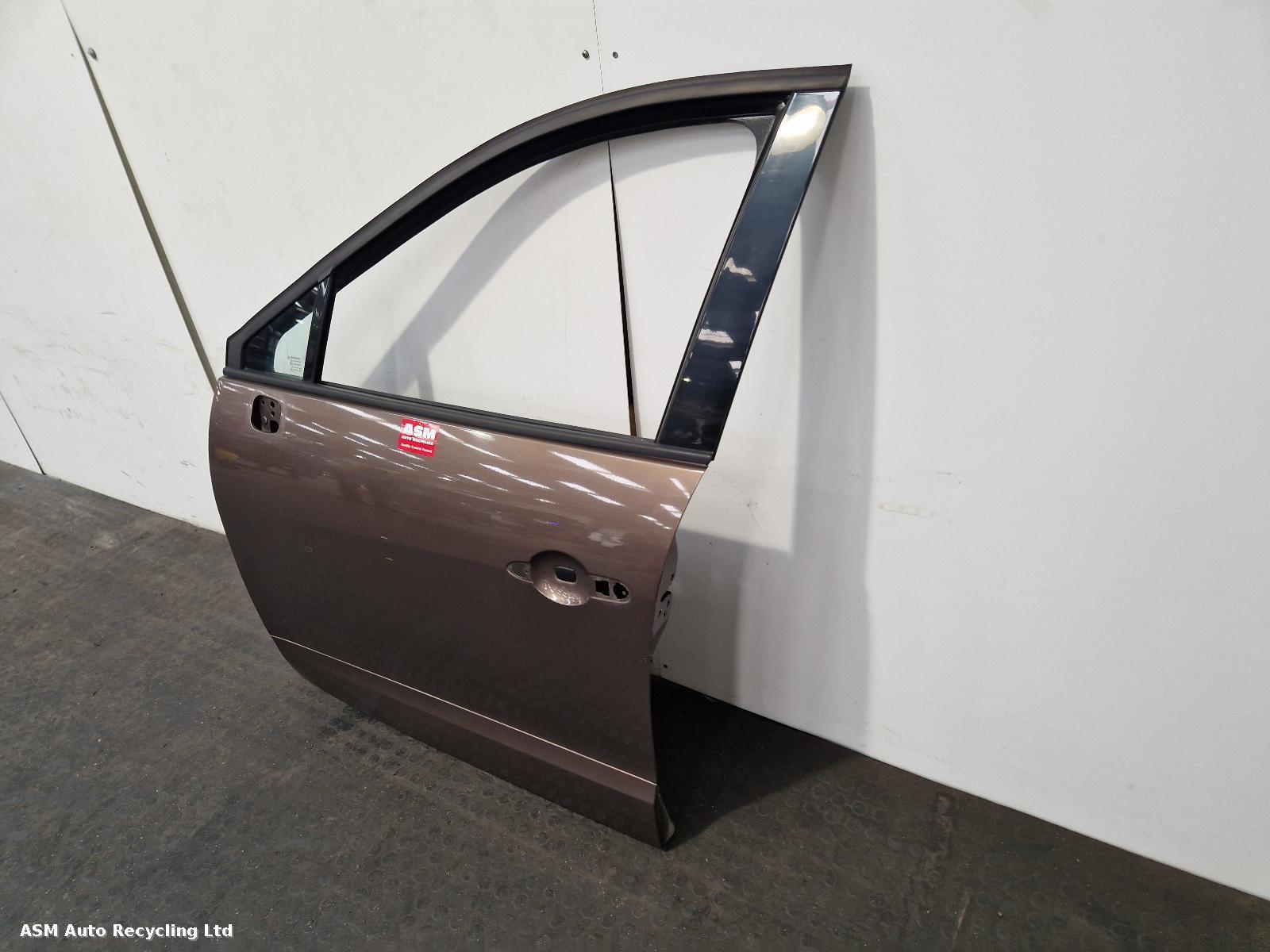 View Auto part L Front Door Renault Scenic 2010