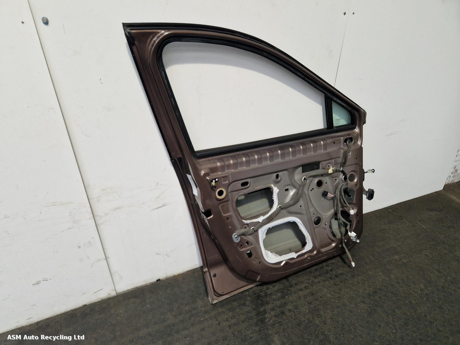 View Auto part L Front Door Renault Scenic 2010