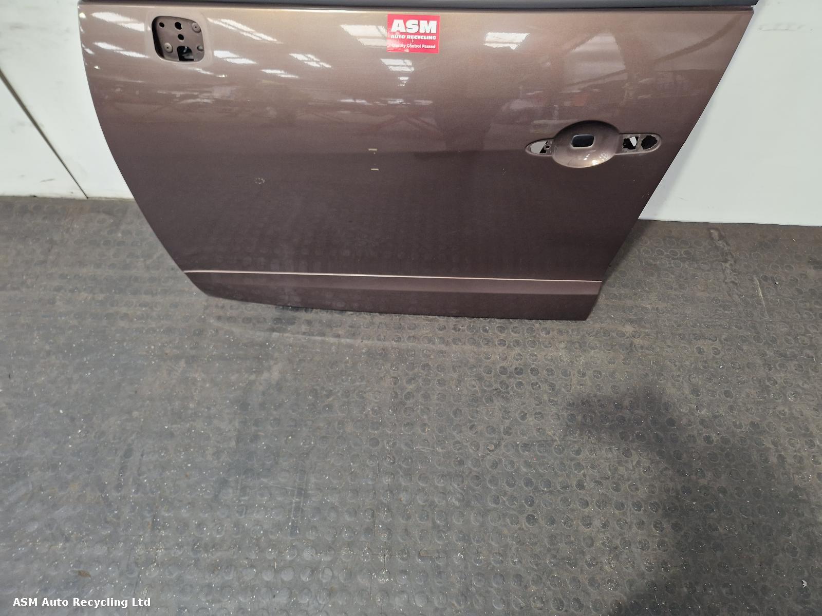 View Auto part L Front Door Renault Scenic 2010