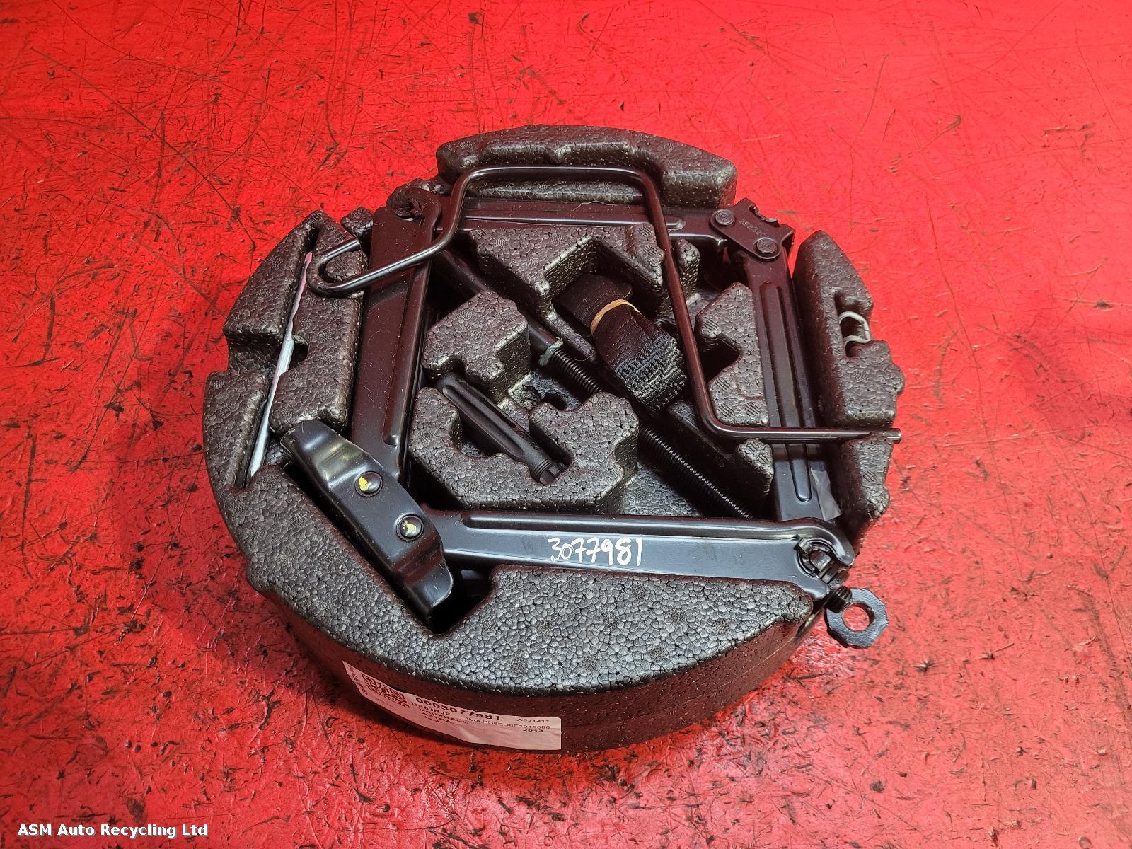 View Auto part Jack Vauxhall Astra 2013