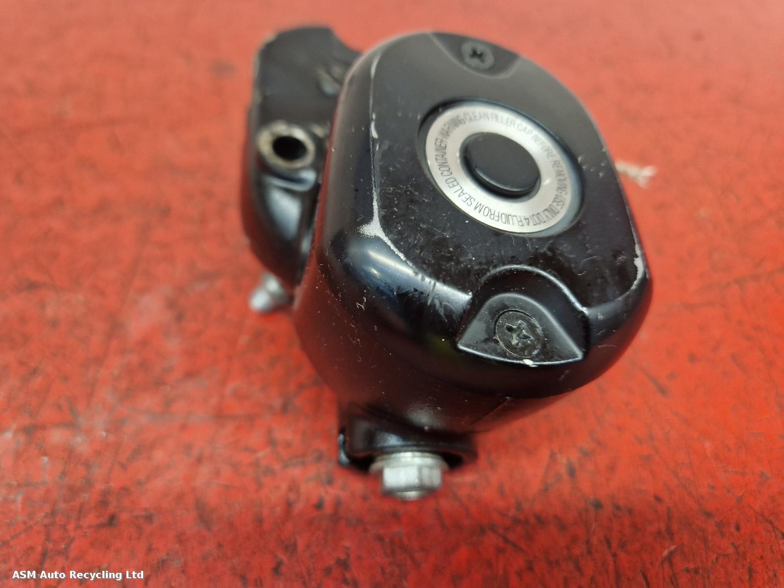 View Auto part Master Cylinder Harley Davidson Xl 883 2015