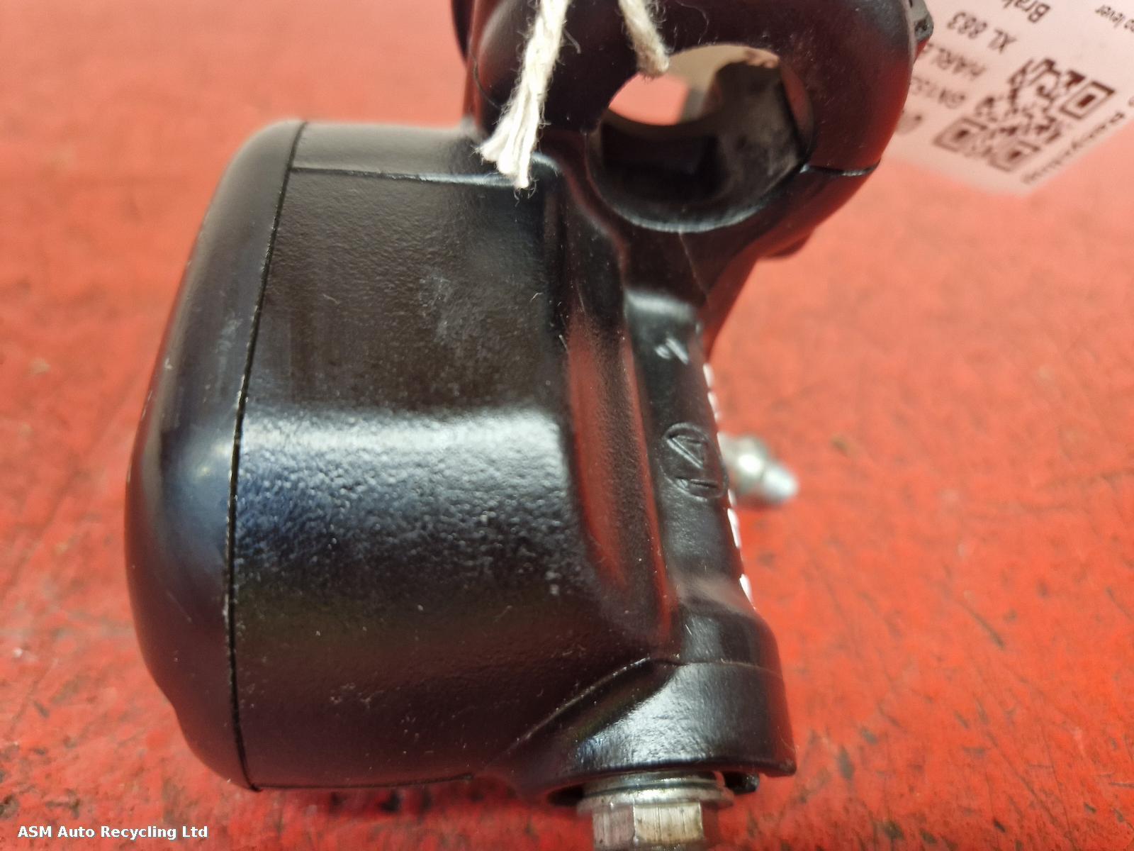 View Auto part Master Cylinder Harley Davidson Xl 883 2015