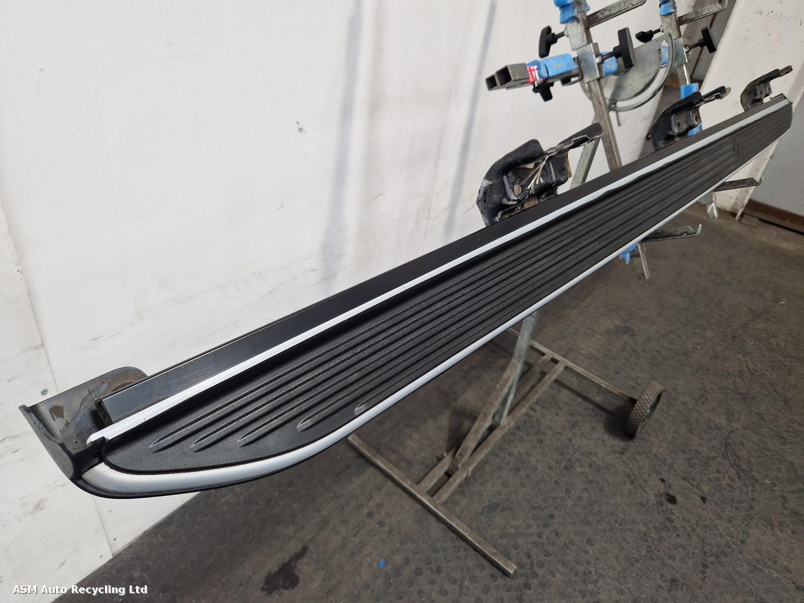 View Auto part Side Step/Rail Ford Transit Custom 2021