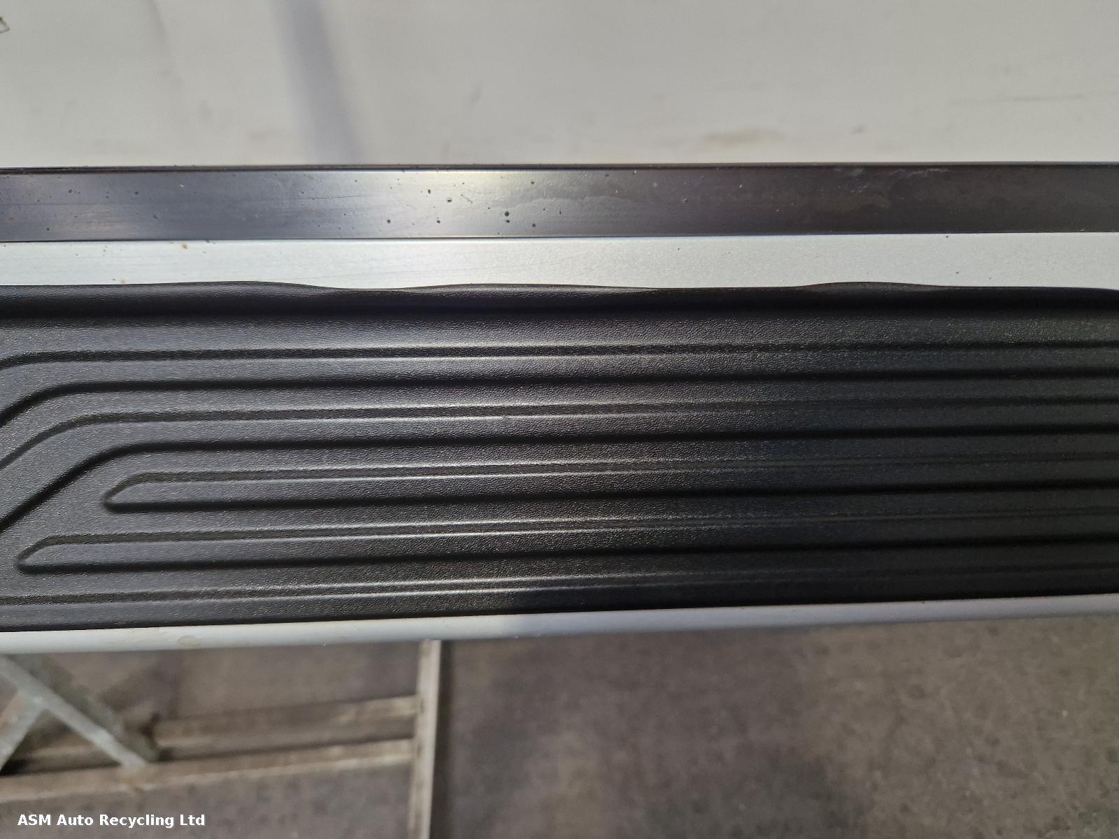 View Auto part Side Step/Rail Ford Transit Custom 2021