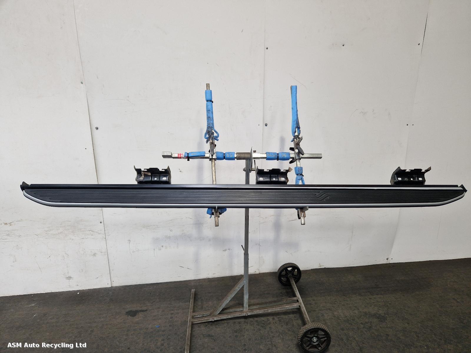View Auto part Side Step/Rail Ford Transit Custom 2021