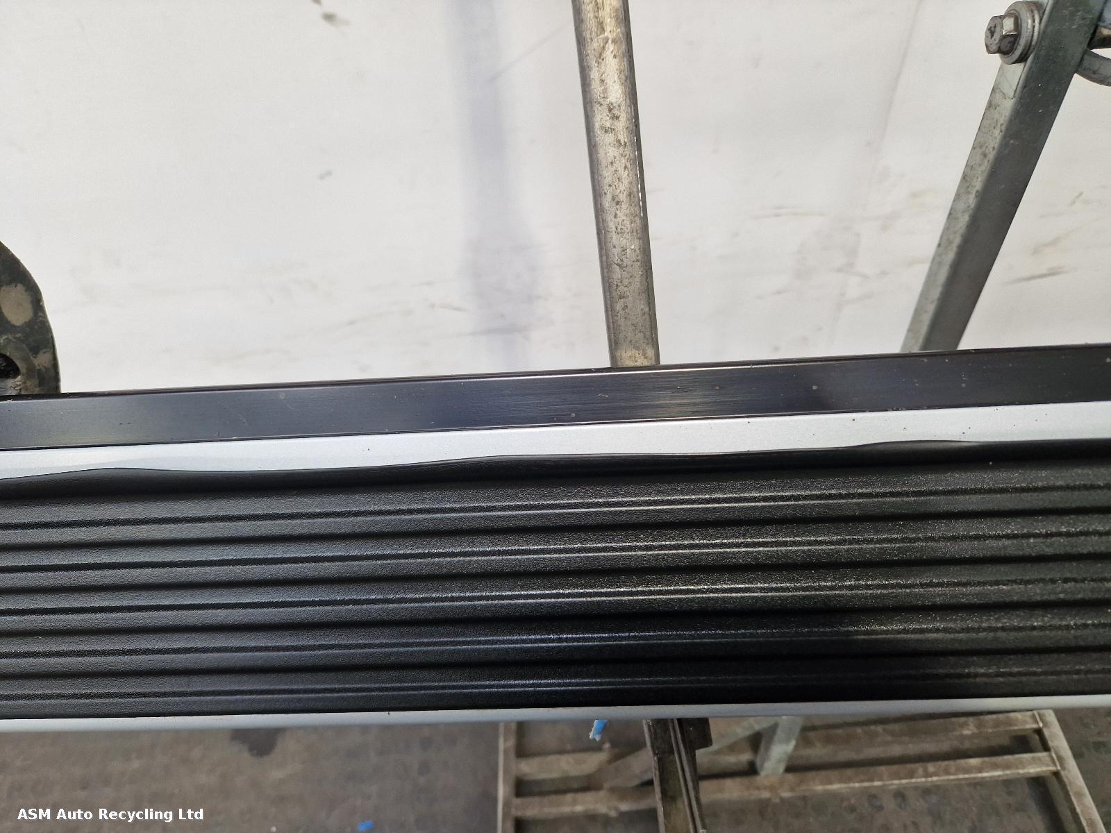 View Auto part Side Step/Rail Ford Transit Custom 2021