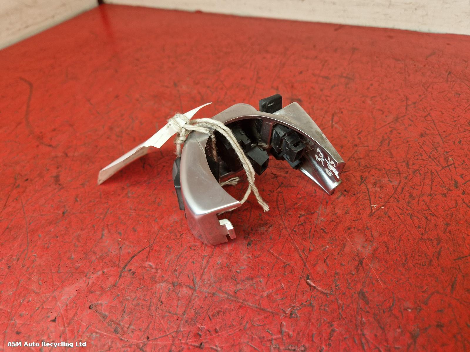 View Auto part LH Switch Gear Piaggio Mp3 300 Lt 2015