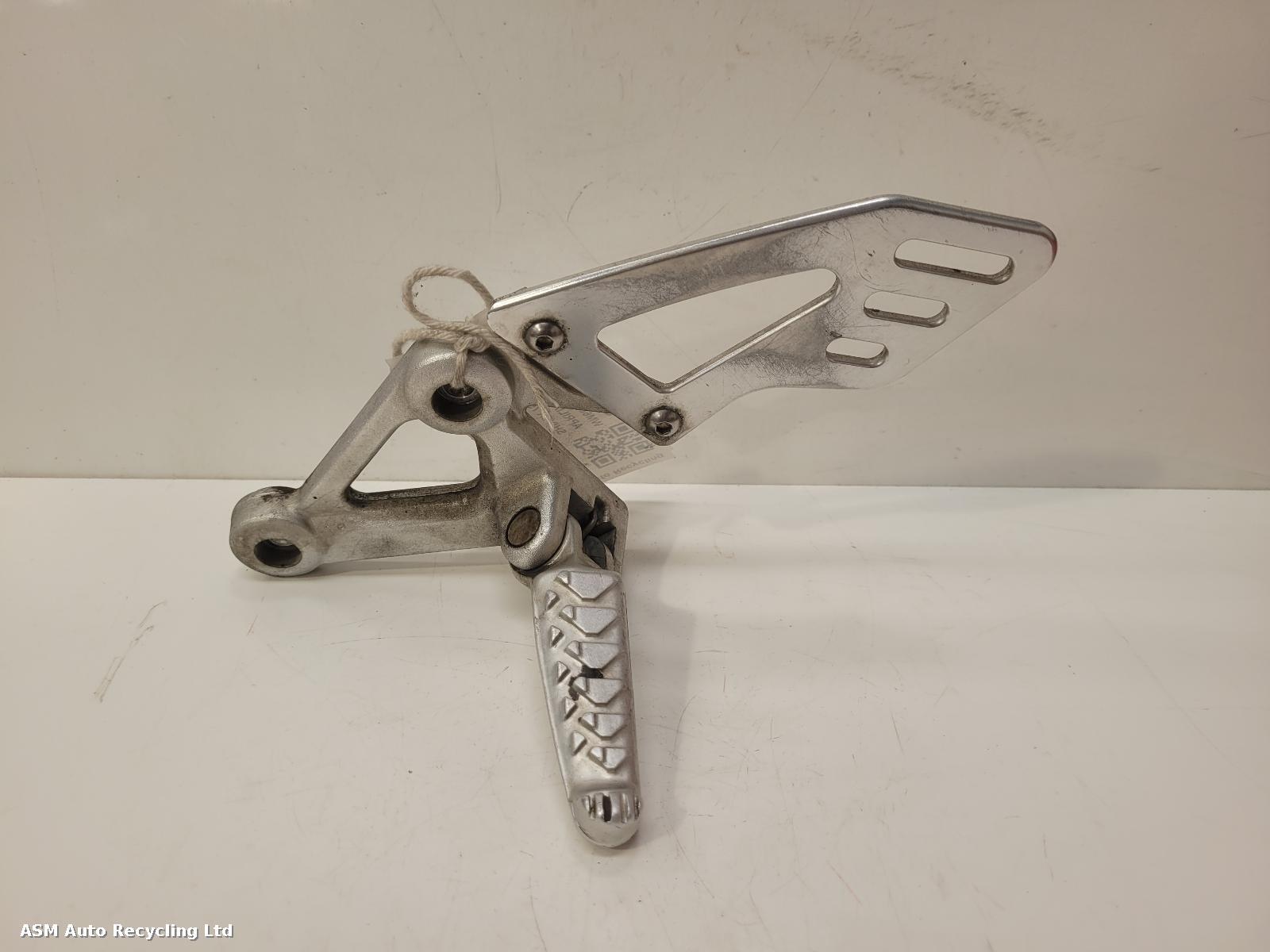 View Auto part Left Footrest Aprilia Shiver 750 2016