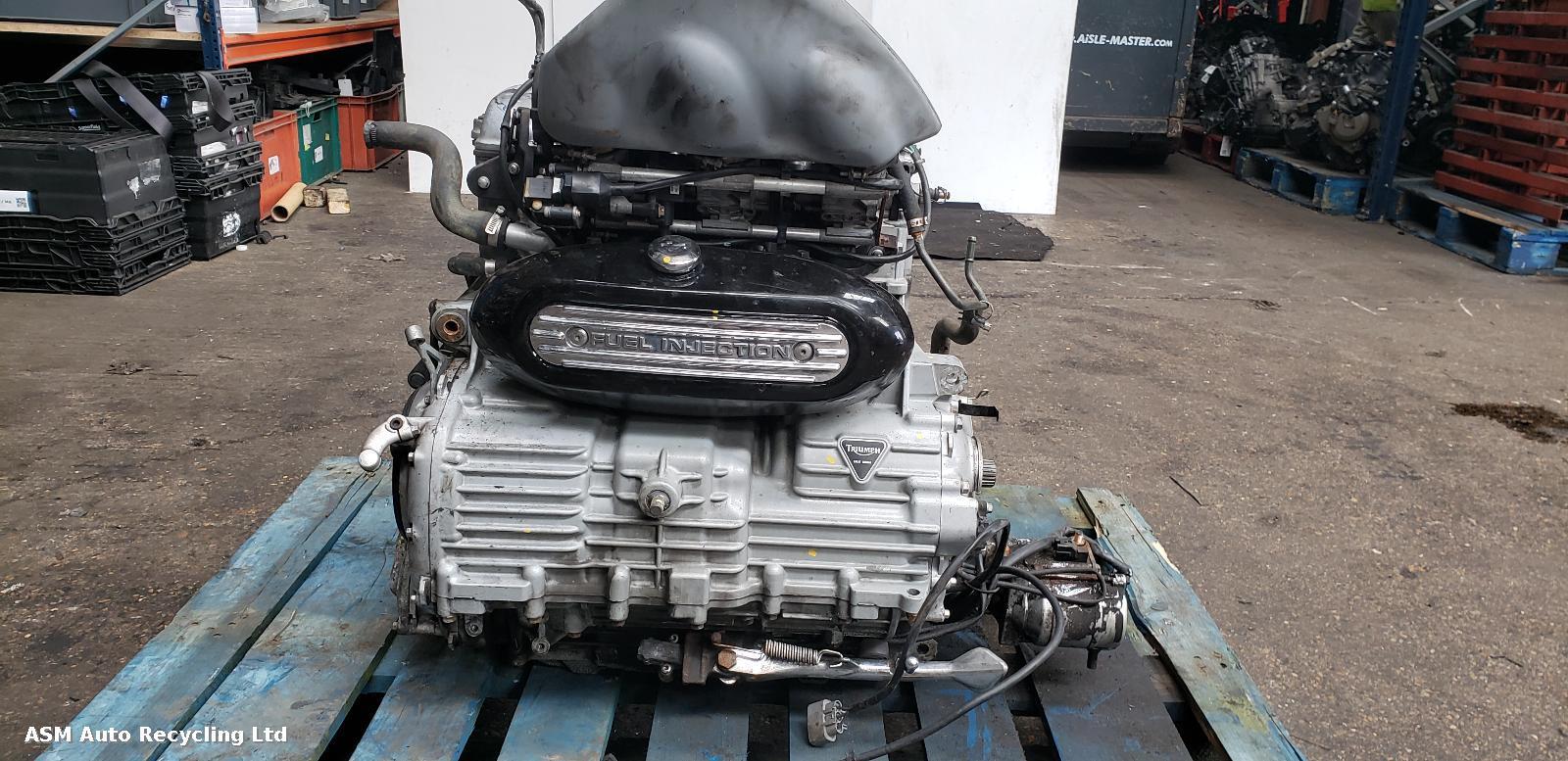 View Auto part Engine Triumph Rocket 2004
