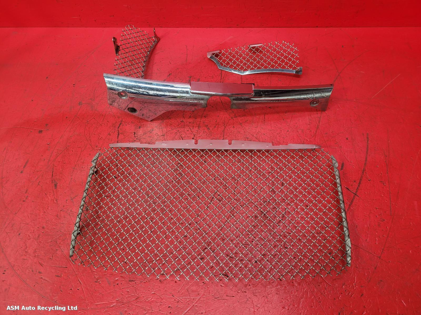 View Auto part Grille Triumph Rocket 2004