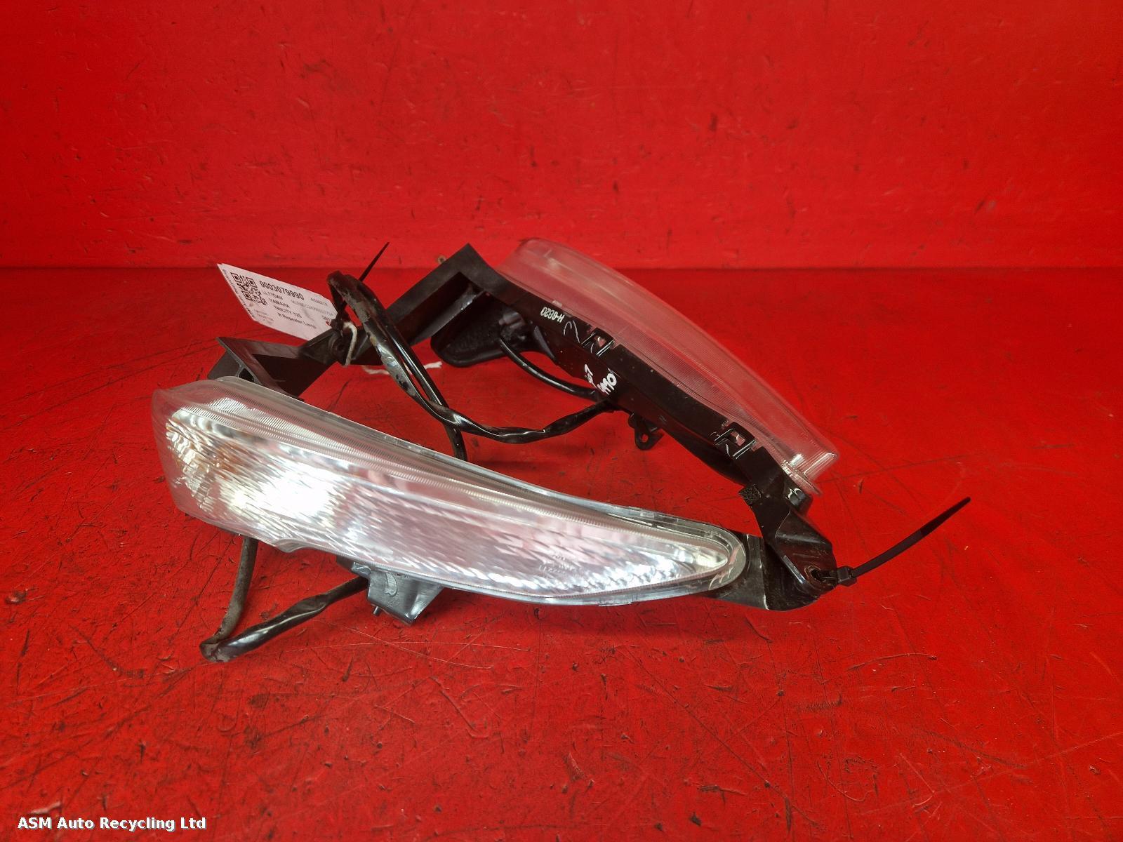 View Auto part R Repeater Lamp Yamaha Tricity 125 2017