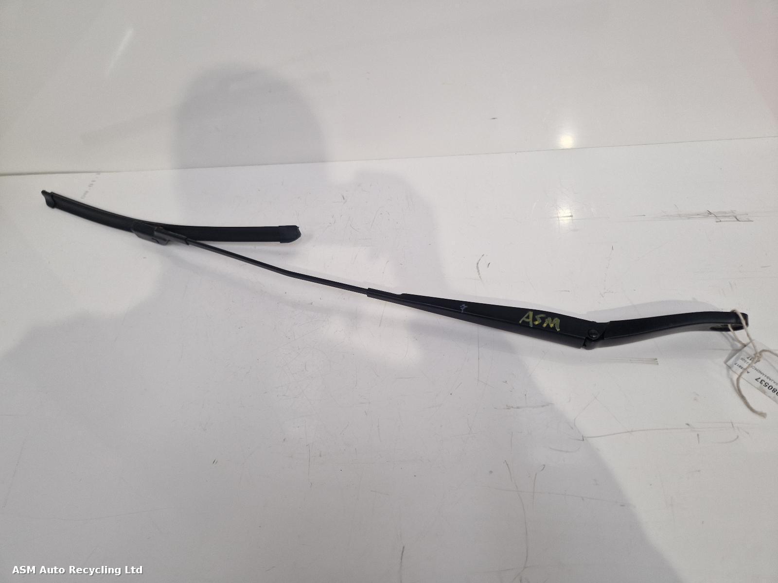 View Auto part Wiper Arm Jaguar Xe 2017