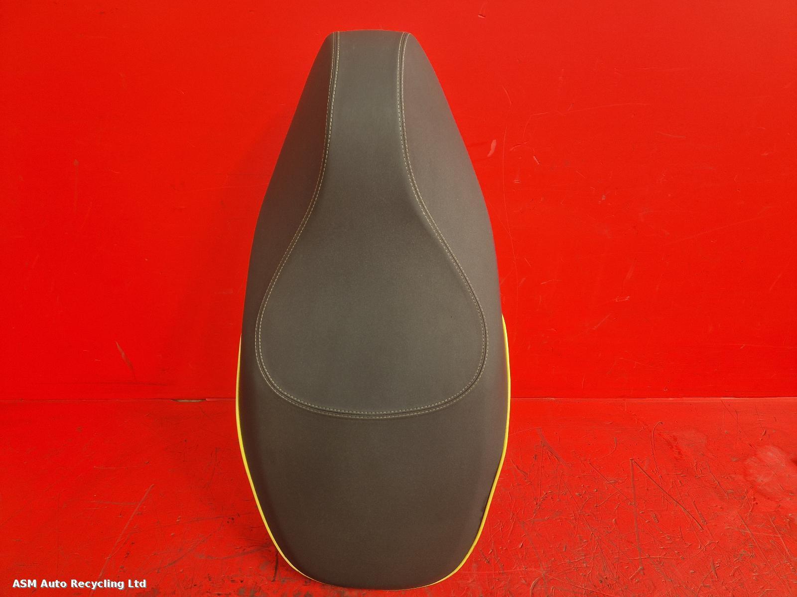 View Auto part Front Seat Vespa Elettrica 2021