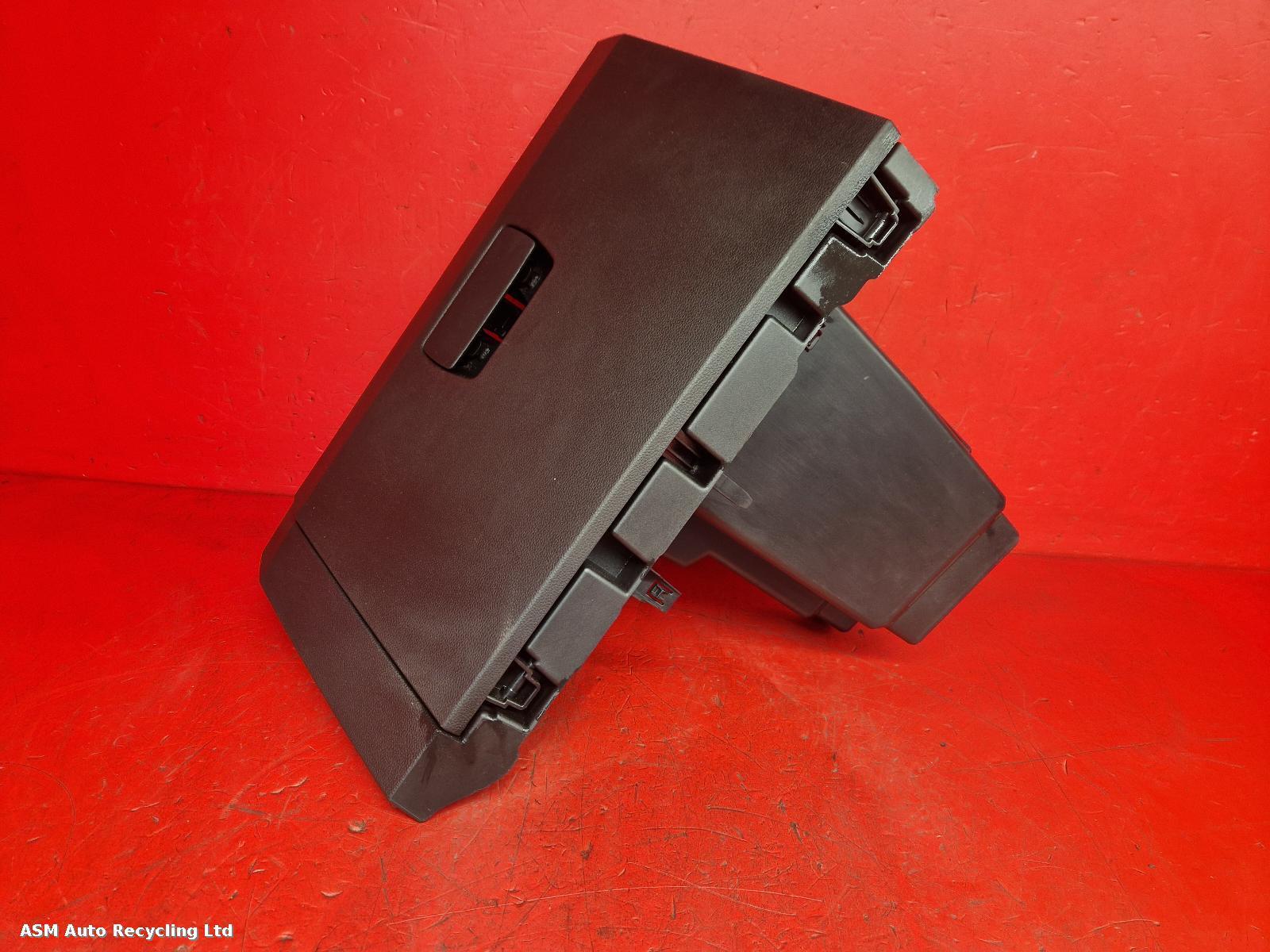 View Auto part Glove Box Dacia Sandero Stepway 2021