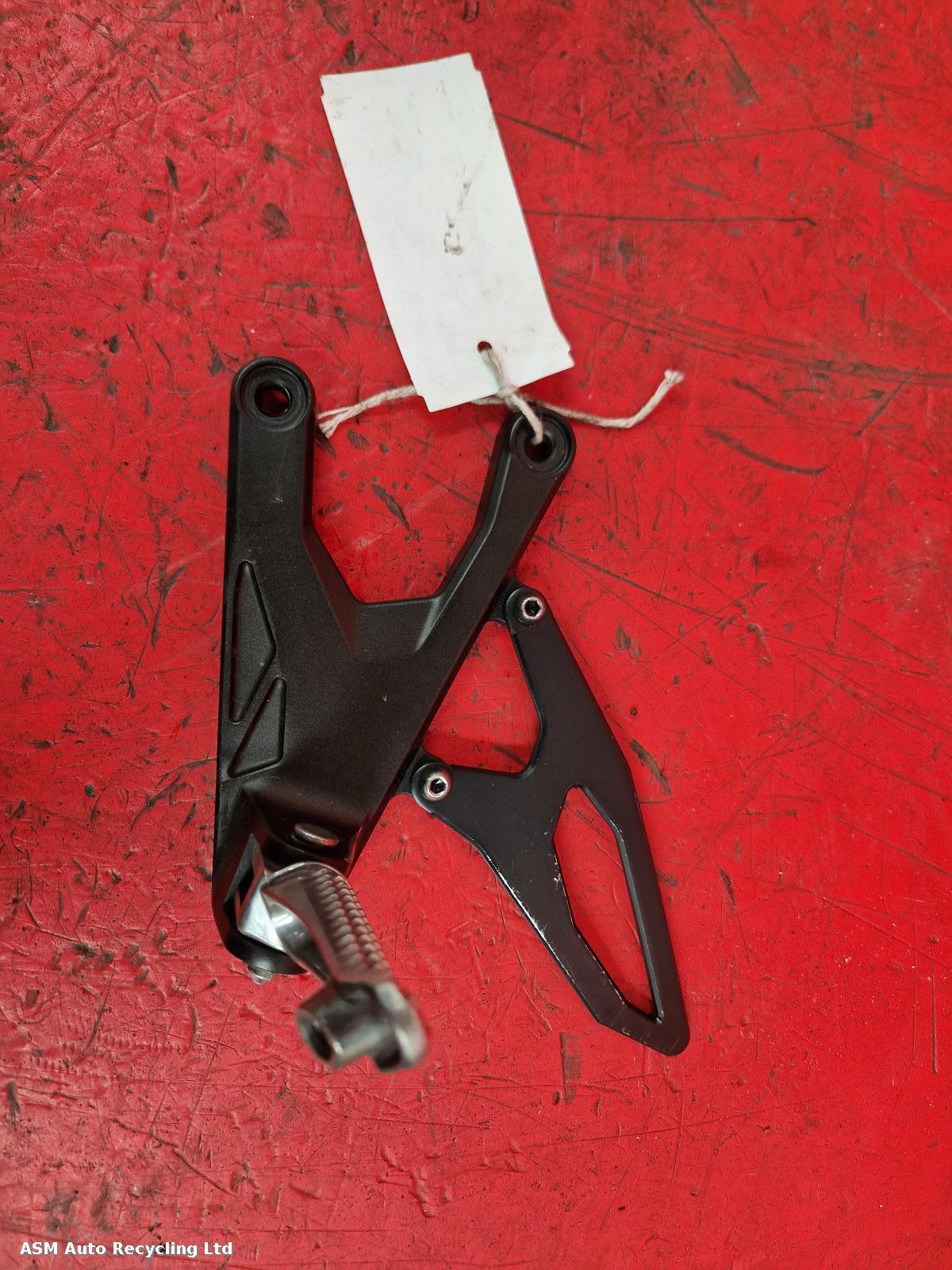 View Auto part Left Footrest Yamaha Yzf R1 2021