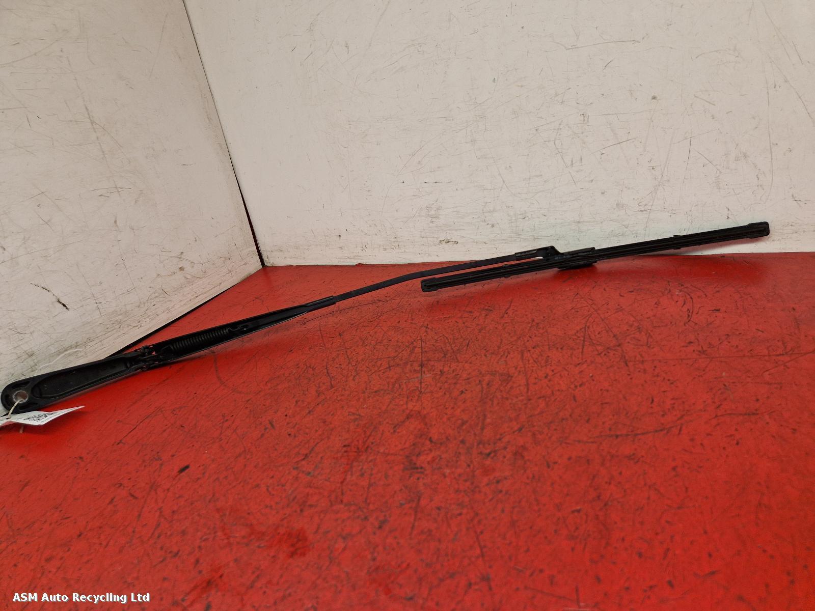 View Auto part Wiper Arm Jaguar Xe 2015