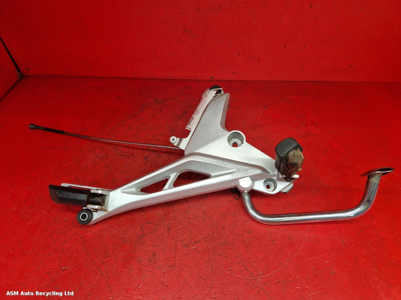 View Auto part Right Footrest Honda Cb 125 F 2016