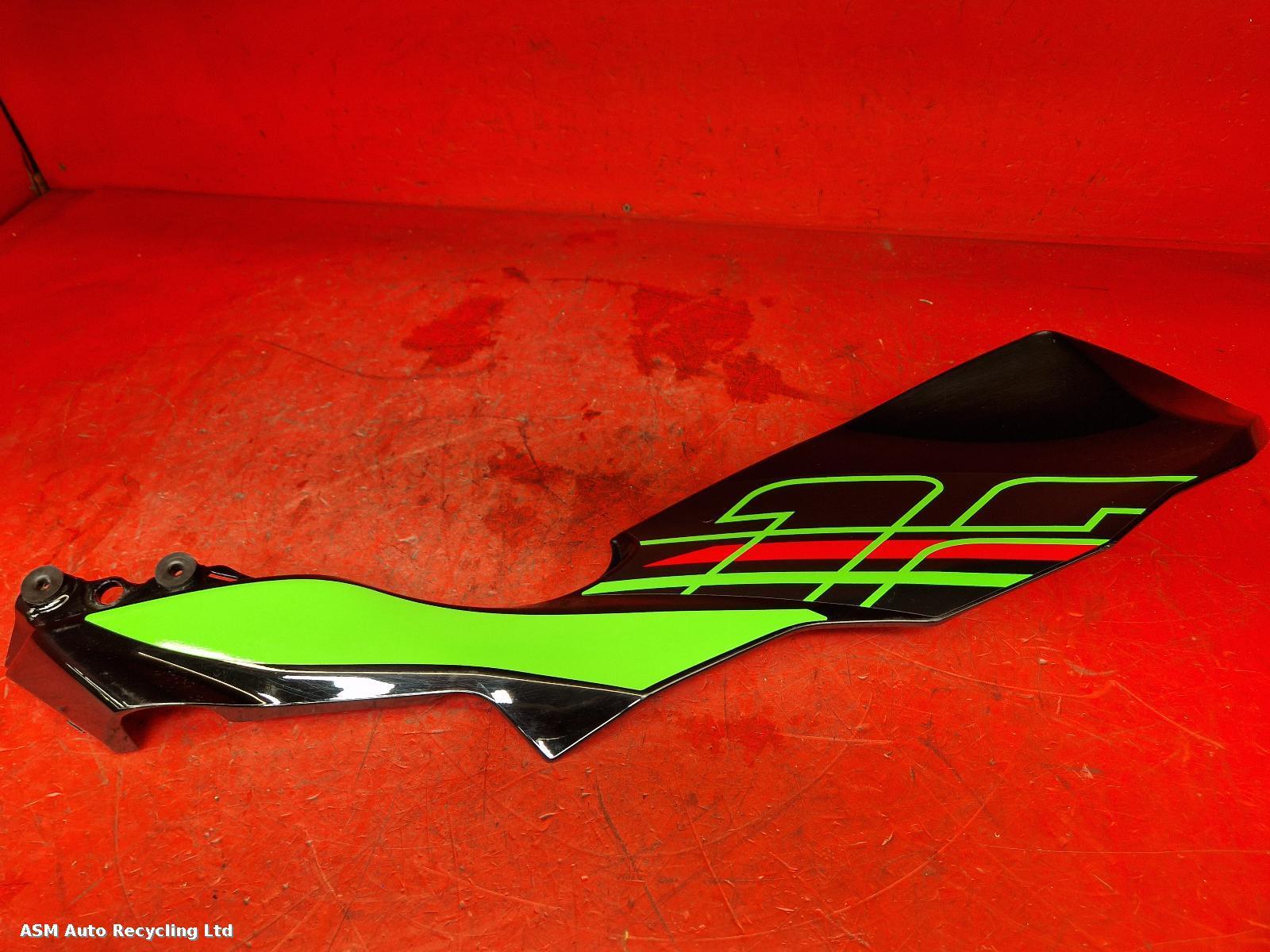 View Auto part Tank Trim Kawasaki Ninja 125 2023