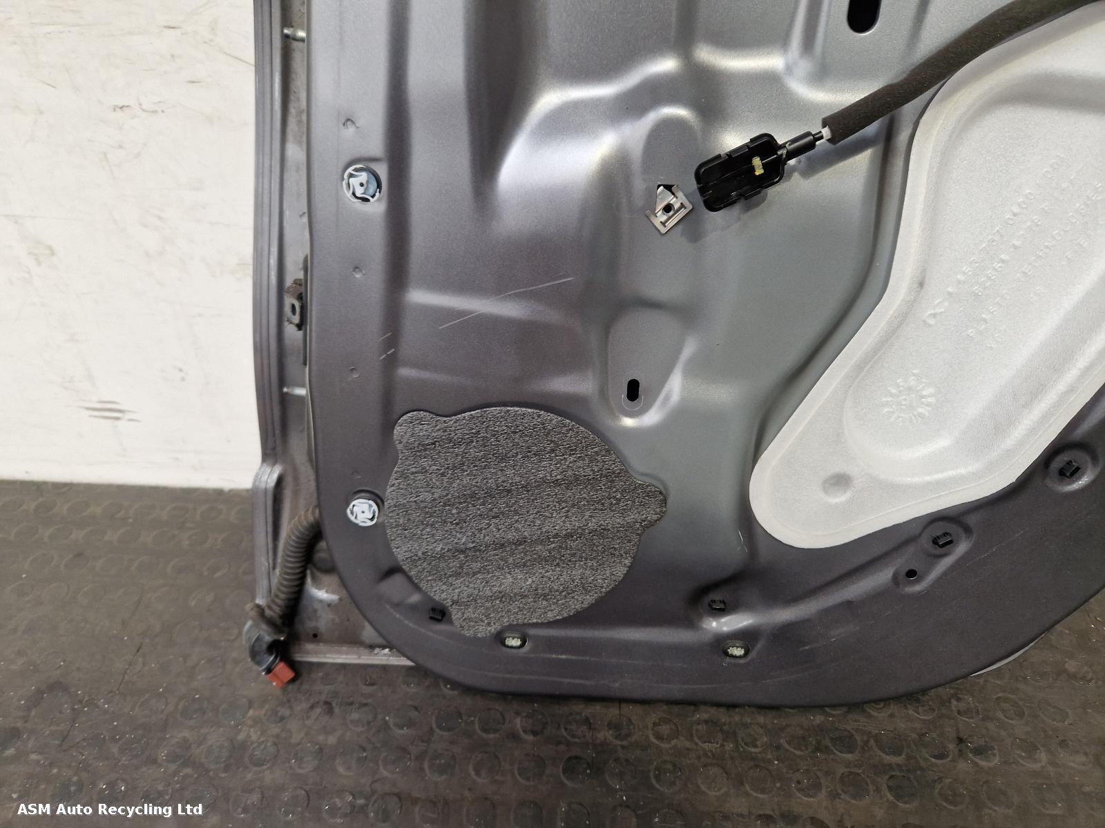 View Auto part R Rear Door Renault Twingo 2016