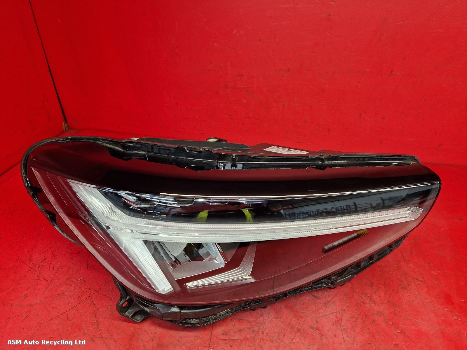 View Auto part R Headlamp Volvo Xc40 2023