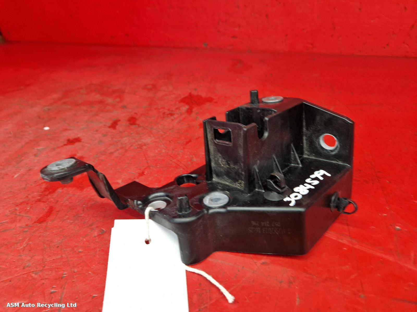 View Auto part Radiator Support Volvo Xc40 2023