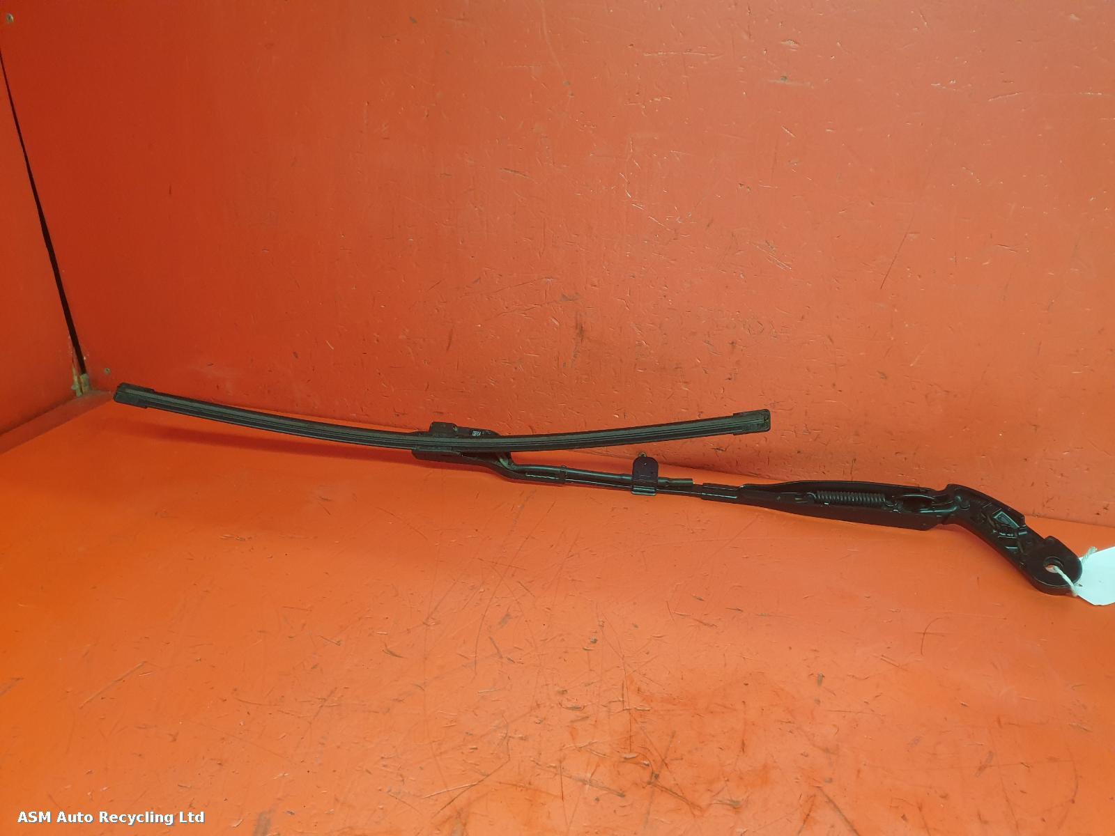 View Auto part Wiper Arm Land Rover Defender 2022