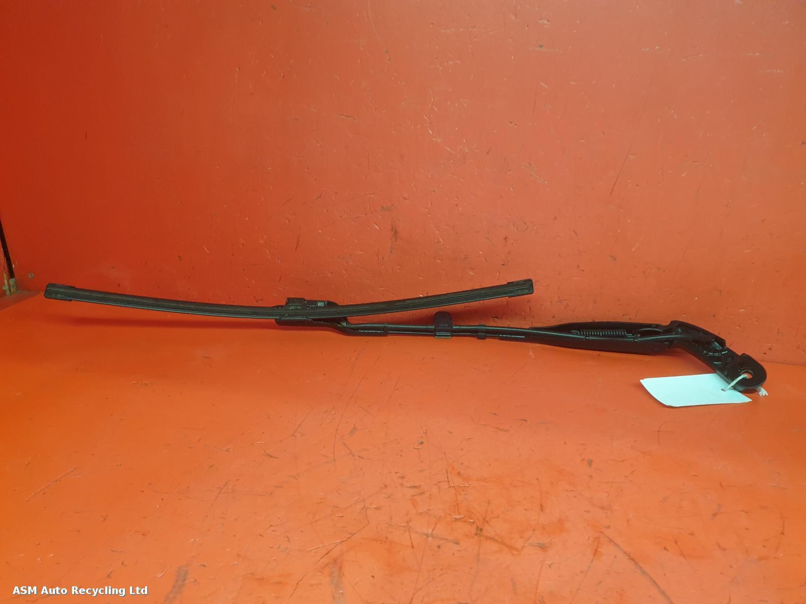 View Auto part Wiper Arm Land Rover Defender 2022