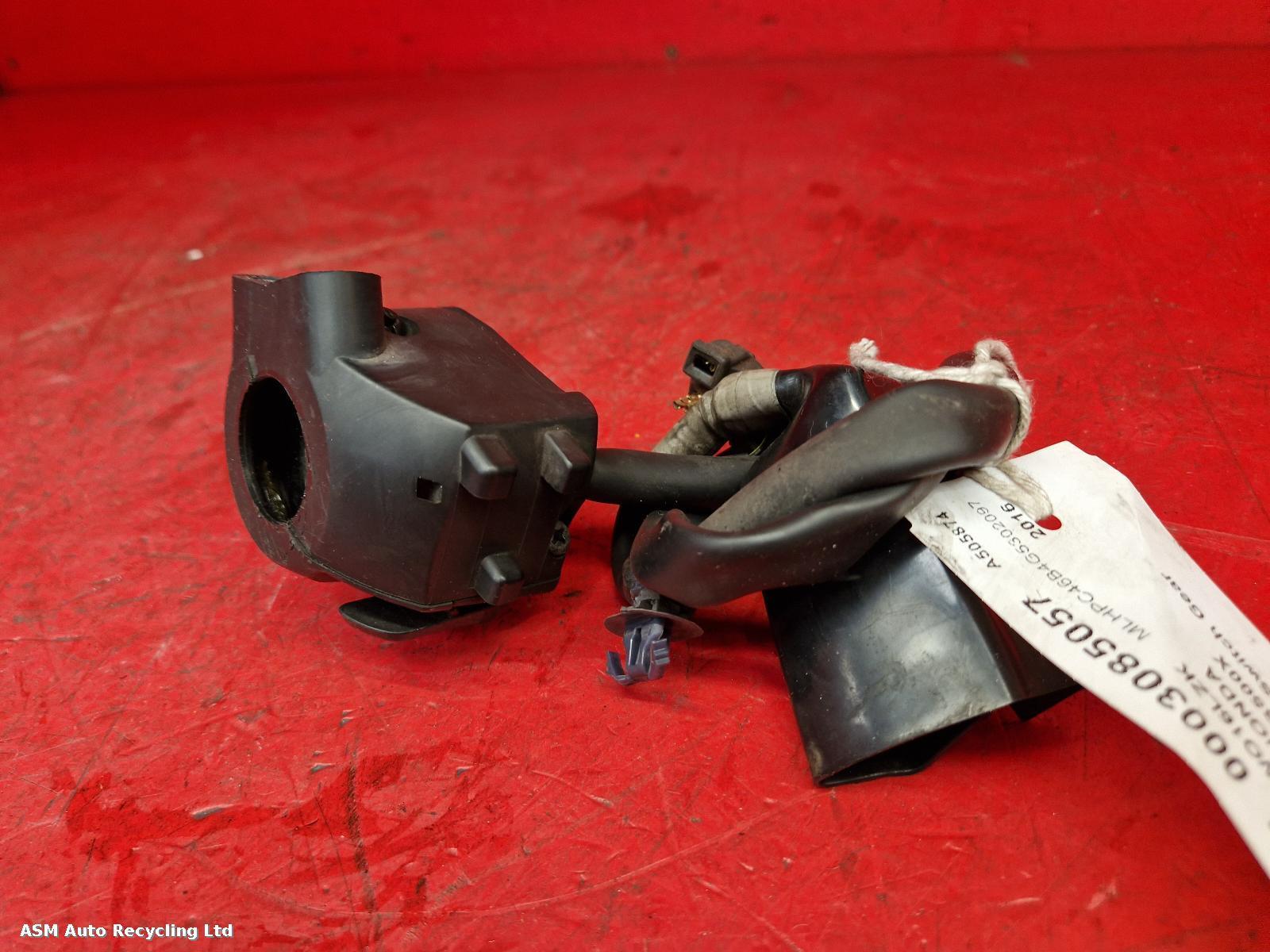 View Auto part RH Switch Gear Honda Cb500x 2016