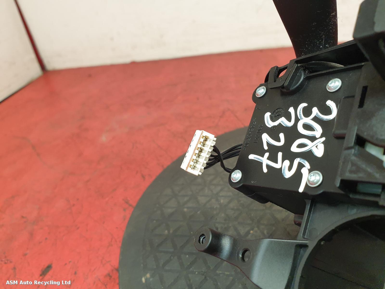 View Auto part Combination Switch Volkswagen Passat 2011
