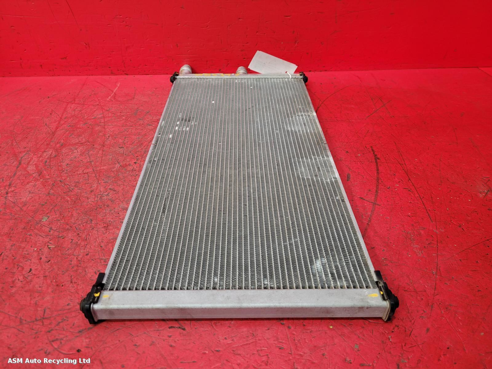 View Auto part Radiator Land Rover Range Rover Velar 2024