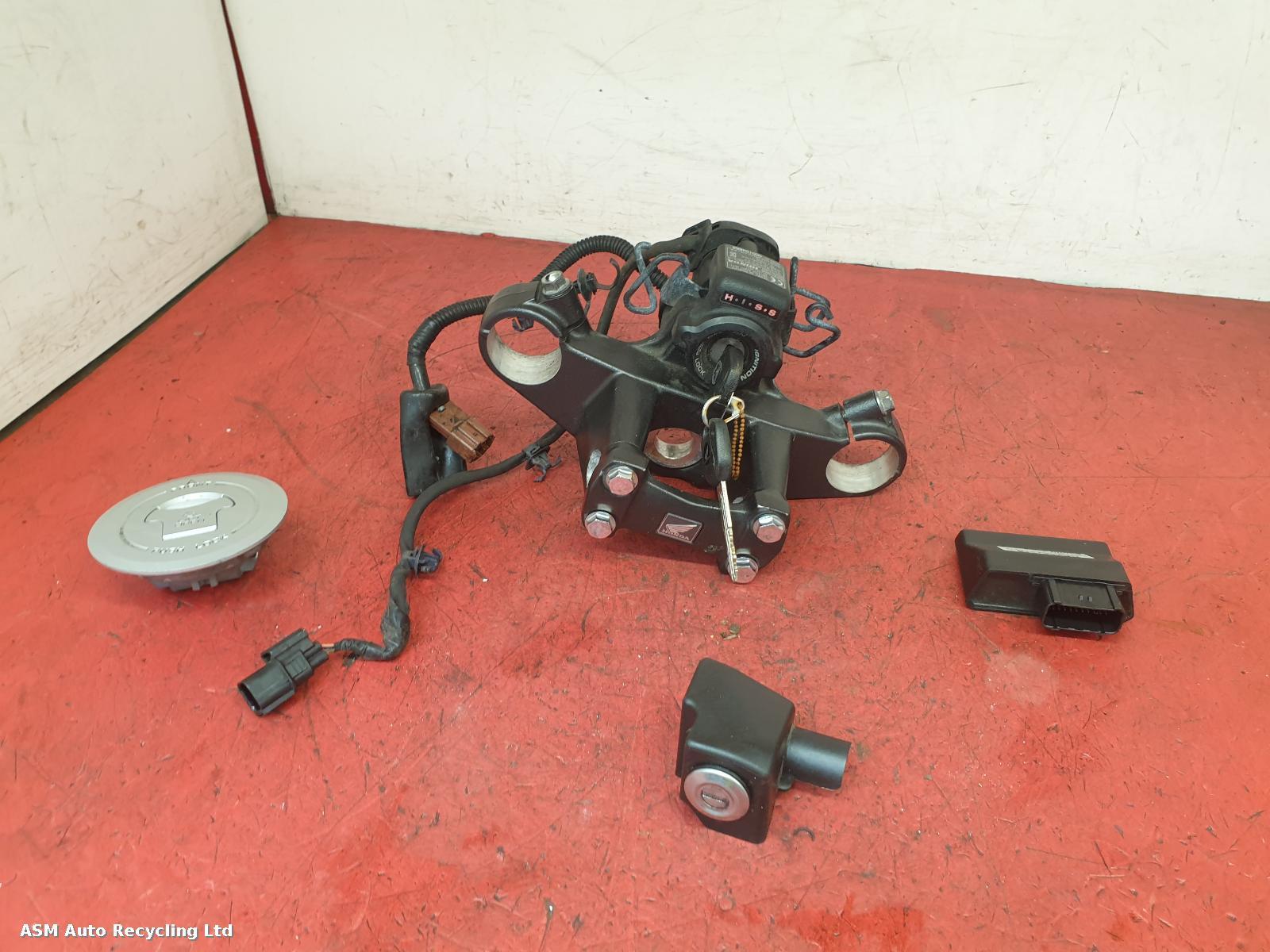 View Auto part Comp.Lock Set + Keys Honda Cb500x 2013