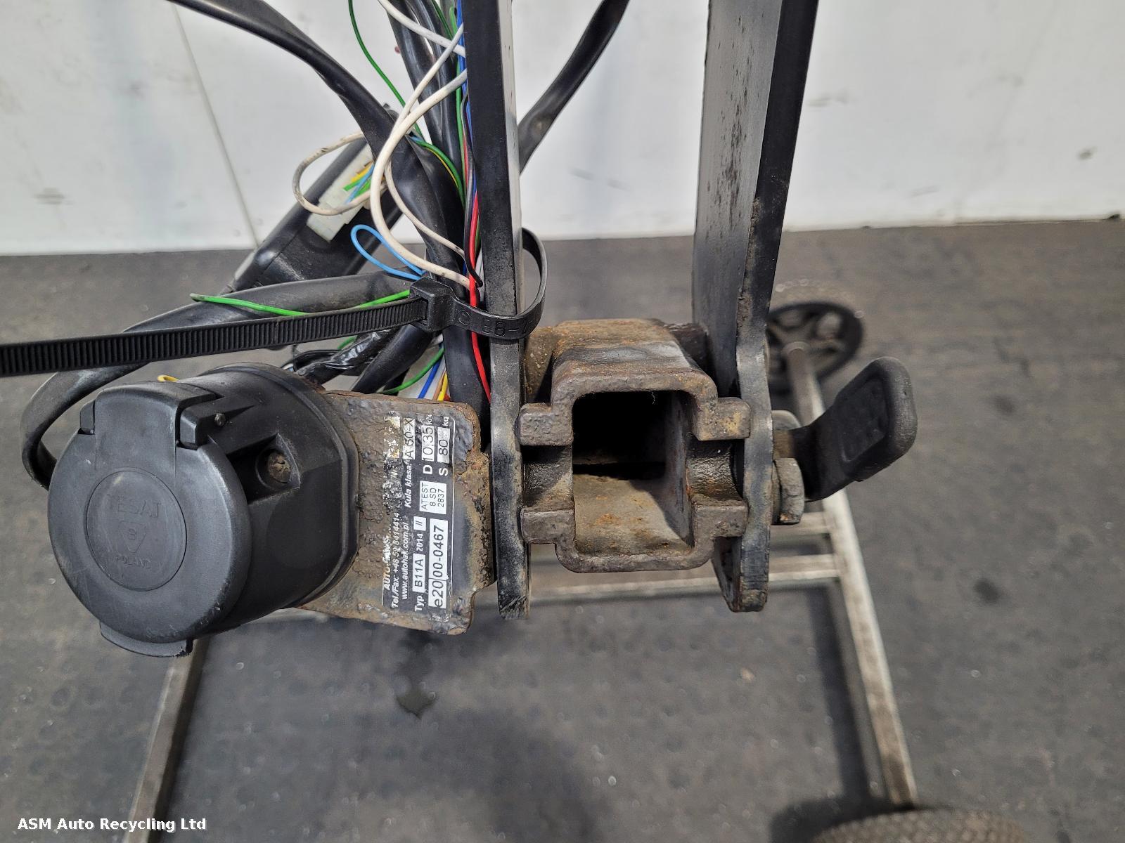View Auto part Towbar Bmw 3 Series 2006