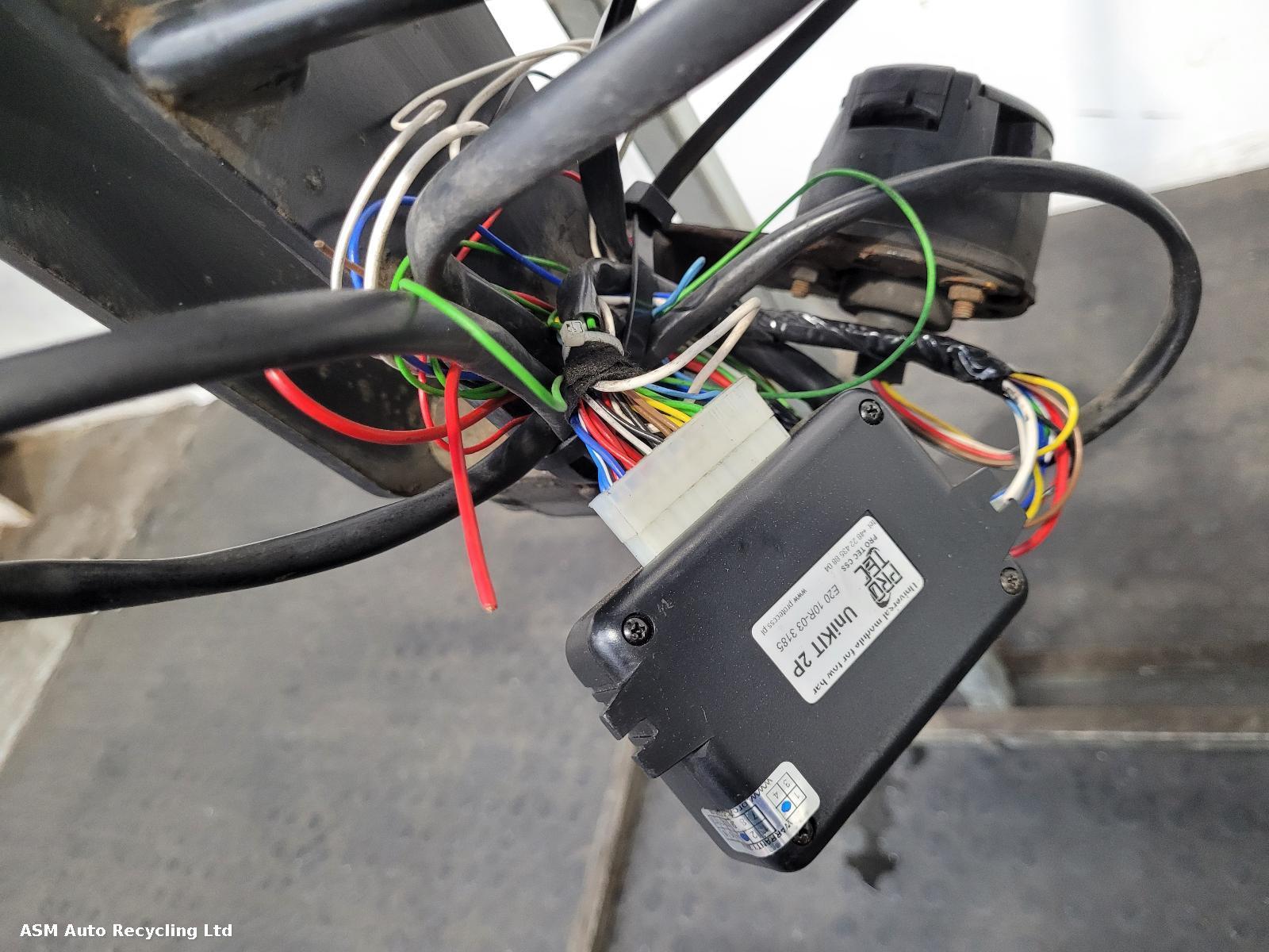 View Auto part Towbar Bmw 3 Series 2006