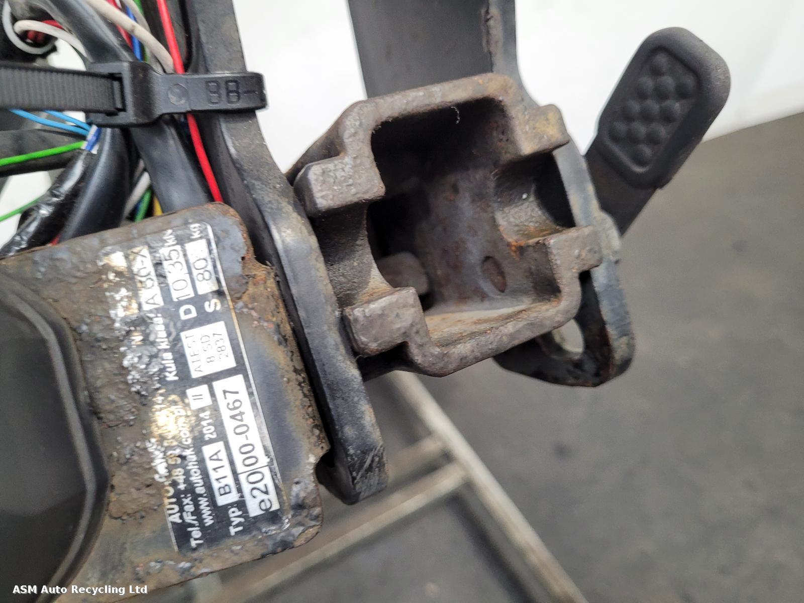 View Auto part Towbar Bmw 3 Series 2006