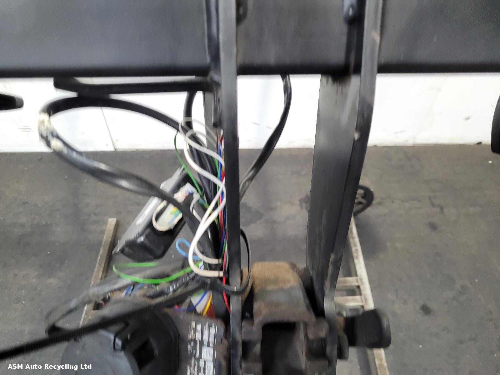 View Auto part Towbar Bmw 3 Series 2006