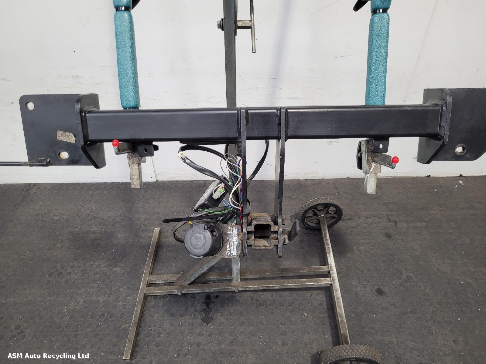 View Auto part Towbar Bmw 3 Series 2006
