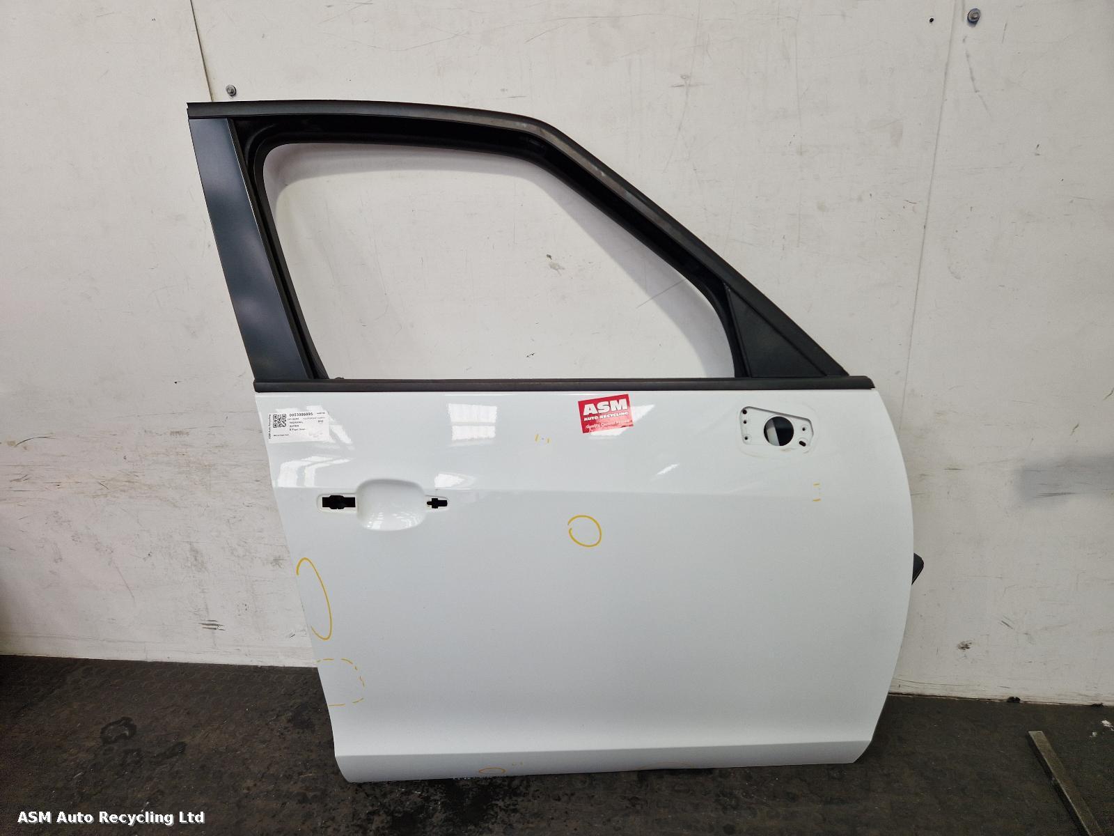 View Auto part R Front Door Vauxhall Zafira 2015
