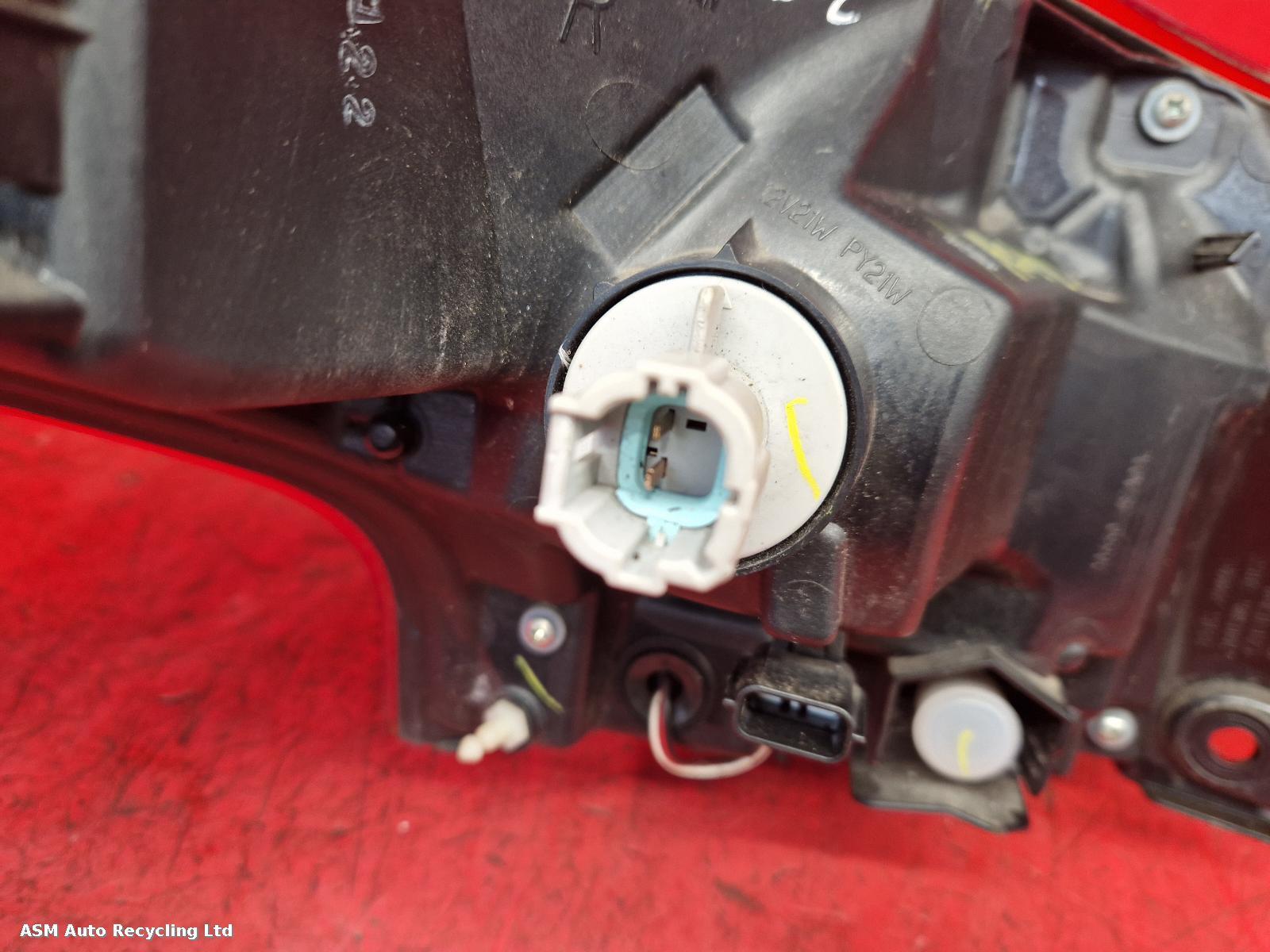 View Auto part R Taillight Nissan Qashqai 2015
